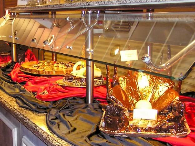 Norwegian Jewel (NCL) - Chocolate Buffet at the Garden Café Restaurant