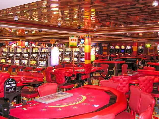 Norwegian Jewel (NCL) - Jewel Club Casino on Deck 6